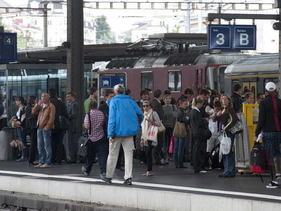 Ceux qui comptaient sur les trains pour profiter de leur dimanche ensoleillé devront prendre leur mal en patience (image symbolique). © Keystone/DOMINIC FAVRE