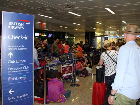 En plein week-end de grands départs, la panne a laissé au sol des milliers de passagers. © KEYSTONE/EPA ANSA/TELENEWS