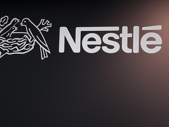 Le choix du moment de l'annonce du programme de rachat d'actions de Nestlé interroge les analystes (archives). © KEYSTONE/JEAN-CHRISTOPHE BOTT