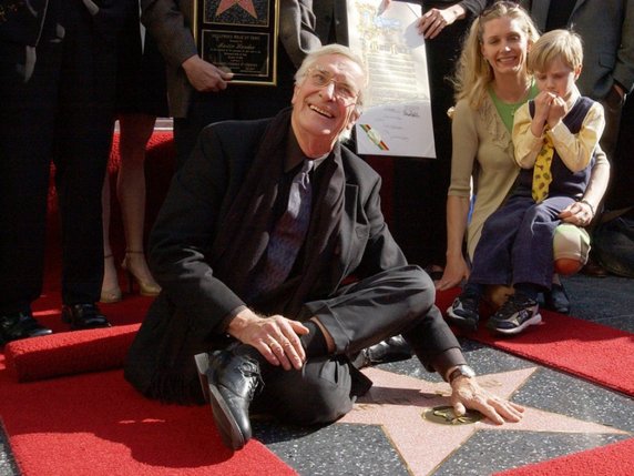 Martin Landau avait reçu une étoile sur le boulevard de la célébrité à Hollywood en 2001 (archives). © KEYSTONE/AP/RENE MACURA