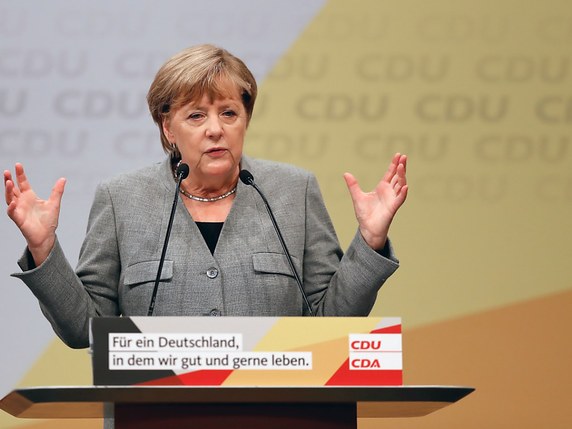 "Nous nous sommes fixé le plein-emploi pour 2025, c'est-à-dire un taux de chômage sous les 3%, et je crois que l'on peut y arriver", a affirmé Angela Merkel ors de son premier discours de campagne tenu à Dortmund. © KEYSTONE/EPA/FRIEDEMANN VOGEL