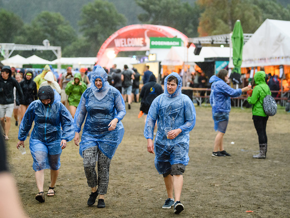 L'Open Air de Gampel a été marqué par un violent orage qui a nécessité l'interruption d'un concert vendredi soir. © KEYSTONE/MANUEL LOPEZ