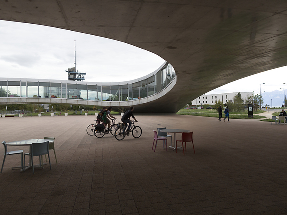 Lausanne n'organisera pas en 2023 le congrès de l'Union internationale des architectes (UIA). Ici, le Rolex Learning Center de l'EPFL © KEYSTONE/GAETAN BALLY