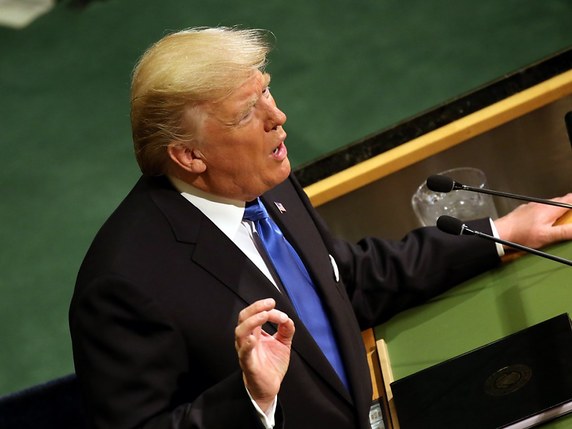 Donald Trump a  averti qu'il "placerait toujours l'Amérique d'abord" et que l'armée américaine serait "bientôt plus forte que jamais". © KEYSTONE/EPA/PETER FOLEY