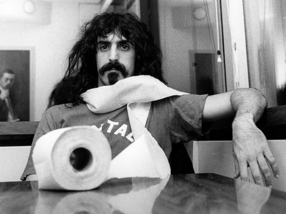 Un retour imprévu pour le roi de la provocation Frank Zappa (archives) © KEYSTONE/AP NY/ESH