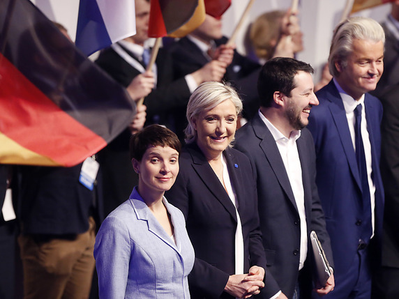 La coprésidente de l'AfD Frauke Petry avec la Française Marine le Pen, l'Italien Matteo Salvini et le Néerlandais Geert Wilders (de gauche à droite). © KEYSTONE/AP/MICHAEL PROBST