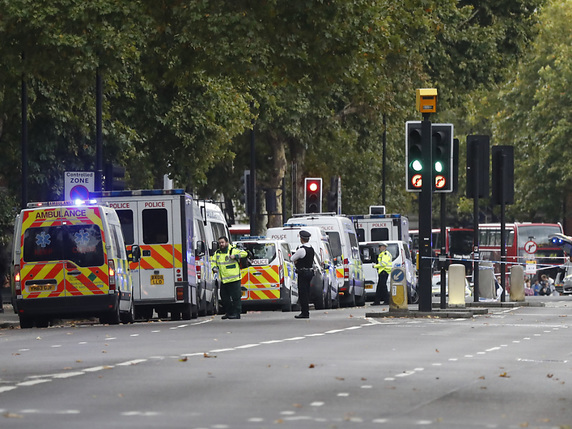 La police est intervenue près du Museum d'histoire naturelle de Londres, où des personnes ont été blessées par une voiture. © KEYSTONE/AP/KIRSTY WIGGLESWORTH