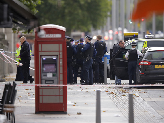 Onze personnes ont été blessées à Londres quand une voiture a heurté des piétons. La police a écarté la thèse d'un acte terroriste. © KEYSTONE/AP/ALASTAIR GRANT