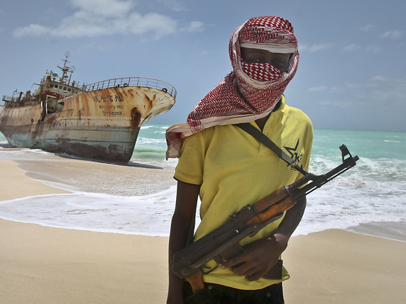 Un pirate somalien (archives). Les eaux au large de la Somalie restent dangereuses, avec neuf incidents constatés l'an passé, contre deux en 2016. © KEYSTONE/AP/FARAH ABDI WARSAMEH