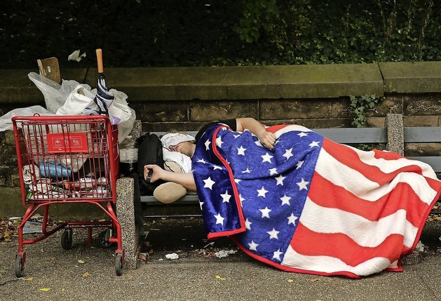 Un sans-abri aux Etats-Unis, où chaque grande ville compte un nombre toujours plus grand de ces malheureux.  © DR
