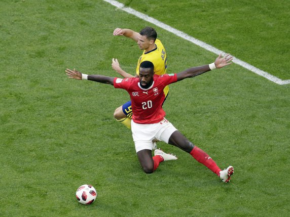 Johan Djourou contre la Suède lors de la Coupe du monde © KEYSTONE/AP/DMITRI LOVETSKY