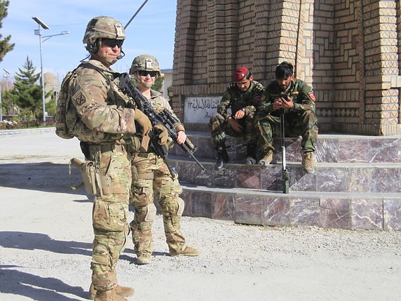Les États-Unis, l'Afghanistan et les talibans sont actuellement engagés dans des pourparlers de paix pour mettre fin à plusieurs décennies de conflit en Afghanistan. © KEYSTONE/EPA/SAYED MUSTAFA