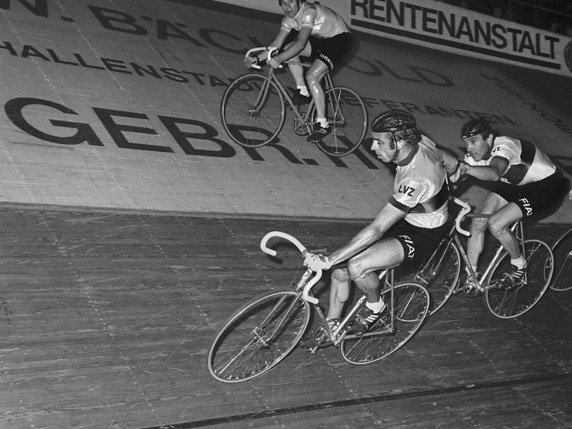Patrick Sercu et Eddy Merckx lors des Six Jours de Zurich 1977 © KEYSTONE/STR