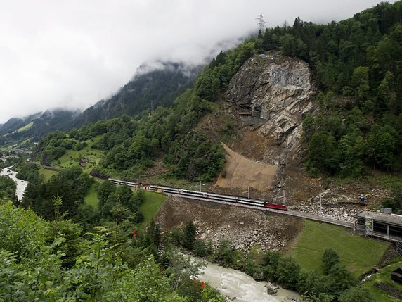 Plusieurs régions des cantons d'Uri et de Schwyz sont privées de courant en raison de dégâts au réseau électrique (archives). © KEYSTONE/SIGI TISCHLER