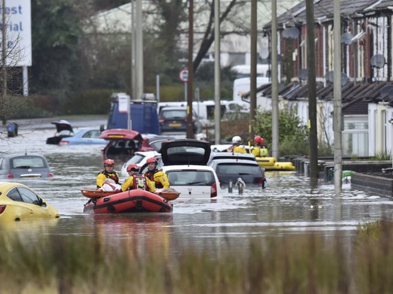 De nombreuses évacuations sont en cours  dans le sud du Pays de Galles en raison des fortes pluies. © KEYSTONE/AP/Ben Birchall