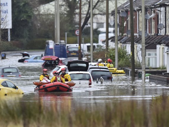 Dans certaines villes du sud du Pays de Galles, il est tombé l'équivalent de plus d'un mois de précipitations locales en un jour. © KEYSTONE/AP/Ben Birchall