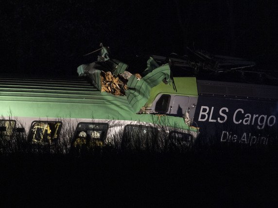 L'accident a coûté la vie au conducteur de la locomotive. © KEYSTONE/dpa/Patrick Seeger