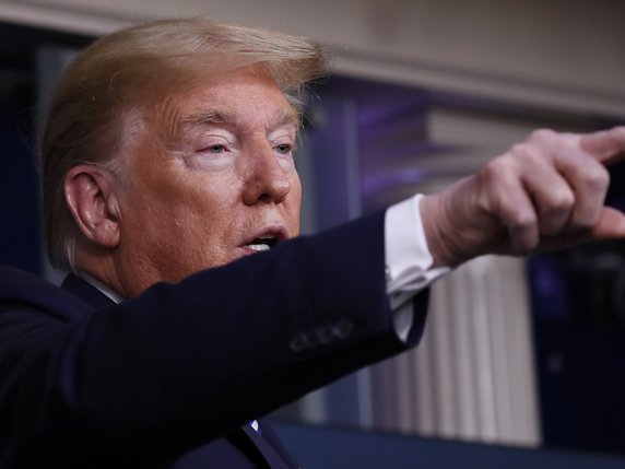 Donald Trump, qui a misé sur l'économie pour se faire réélir, veut renvoyer les Américains au travail le plus vite possible. © KEYSTONE/AP/Alex Brandon