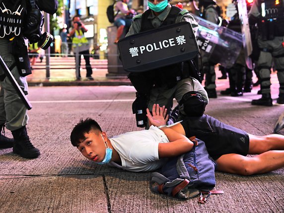 La loi chinoise sur la sécurité à Hong Kong a été utilisée dès le lendemain de sa promulgation contre des protestataires. © KEYSTONE/EPA/MIGUEL CANDELA