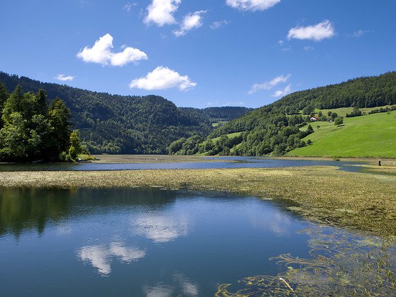 Les guides nature sillonneront les sites touristiques les plus fréquentés du canton du Jura, comme les bords du Doubs par exemple (archives). © KEYSTONE/MARTIN RUETSCHI