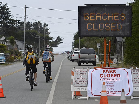Le gouverneur de Californie a décrété la fermeture des plages pour le week-end de la fête nationale. © KEYSTONE/AP/Jose Carlos Fajardo