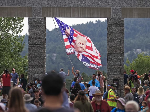 Très peu de fans de Donald Trump portaient un masque au mont Rushmore. © KEYSTONE/EPA/TANNEN MAURY