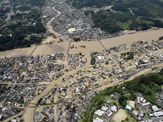 Les averses ont fait sortir les cours d'eau de leur lit et déclenché des glissements de terrain, notamment à Kumamoto. © KEYSTONE/AP