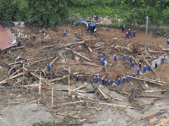 Les recherches de disparus se poursuivent au Japon. © KEYSTONE/AP