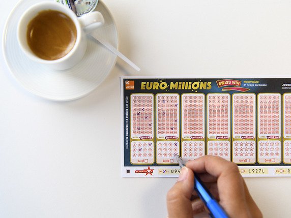 Lors du prochain tirage de l'Euro Millions, 28 millions de francs seront en jeu (archives). © KEYSTONE/LAURENT GILLIERON