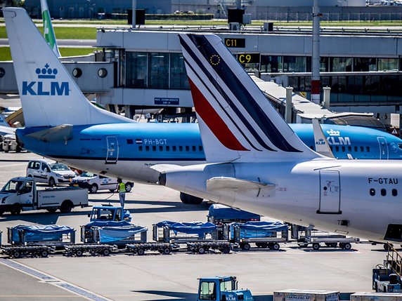 Cette aide, sous forme de prêts, vient s'ajouter aux 7 milliards mis sur la table par la France le 7 mai pour assurer la survie d'Air France, avec qui le transporteur aérien néerlandais forme le groupe Air France-KLM (archives). © KEYSTONE/EPA ANP/ROBIN UTRECHT
