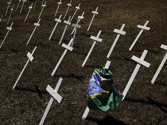 Le coronavirus a déjà fait près de 75'000 morts au Brésil (archives). © KEYSTONE/AP/Eraldo Peres