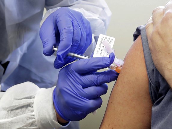 Le vaccin de Moderna est dans la dernière phase de tests (archives). © KEYSTONE/AP/Ted S. Warren