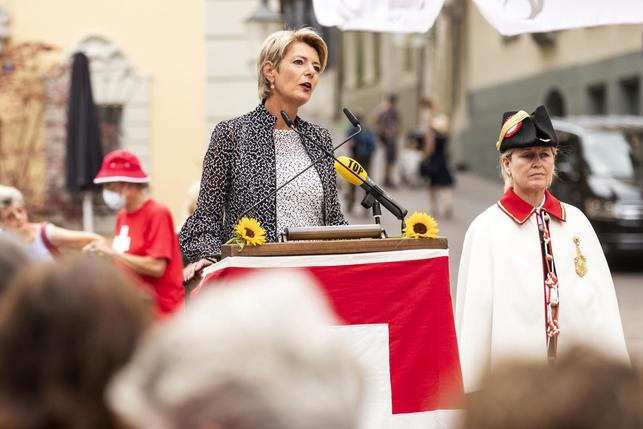 Selon Karin Keller-Sutter, la Suisse n'est un exemple de réussite que parce que les forces politiques et sociales ont jusqu'ici réussi à s'entendre et à se rassembler. © Keystone
