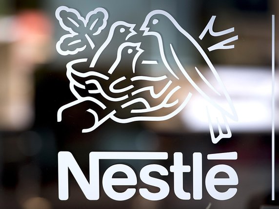 En Suisse, Nestlé est de loin la marque qui a la plus grande valeur. Malgré la pandémie, l'entreprise basée à Vevey (VD) a pu augmenter cette valeur de 6% à 20,2 milliards de francs (archives). © KEYSTONE/LAURENT GILLIERON