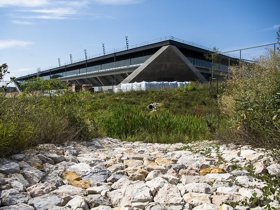 Divers biotopes ont été construits aux abords du nouveau stade de la Tuilière à Lausanne. © KEYSTONE/JEAN-CHRISTOPHE BOTT