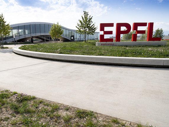 Deux étudiants de l'EPFL ont été mis en quarantaine après un test positif au Covid-19. © KEYSTONE/LAURENT GILLIERON
