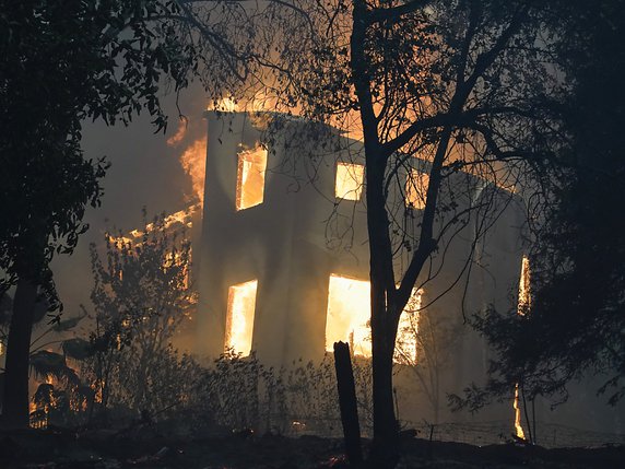 Les évacuations se poursuivent en Californie face à l'avancée de gigantesques incendies toujours hors de contrôle. © KEYSTONE/AP/Marcio Jose Sanchez