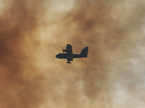 Les Canadair ont effectué 30 largages d'eau sur l'incendie dans la Drôme (archives). © KEYSTONE/AP/Bob Edme