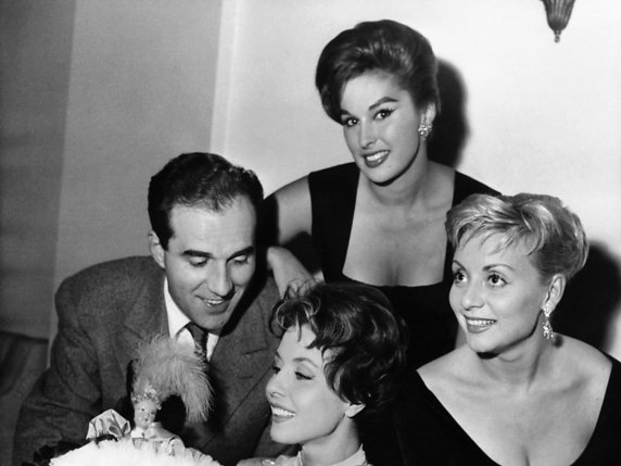 Annie Cordy (à droite), lors du tournage du film "Tabarin", en 1957 (archives). © KEYSTONE/STR