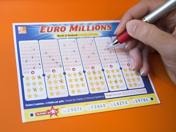 Lors du prochain tirage mardi, 82 millions de francs seront en jeu, indique la Loterie romande. © KEYSTONE/JEAN-CHRISTOPHE BOTT