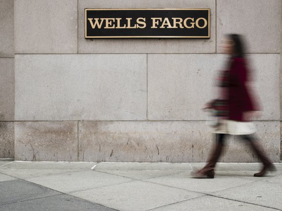 Le patron de la banque américaine Wells Fargo s'est excusé pour avoir imputé l'absence de diversité dans son établissement à un manque de personnes noires qualifiées (archives). © KEYSTONE/AP/Matt Rourke