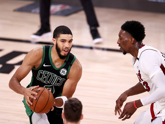 Tatum et les Celtics ne sont plus menés que 3-2 par Miami © KEYSTONE/EPA/ERIK S. LESSER