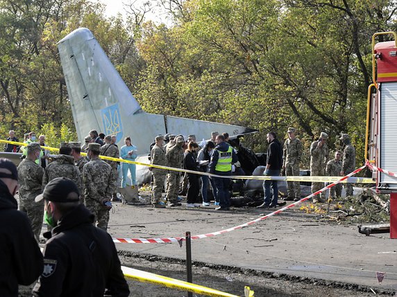 Le crash d'un avion en vol d'entraînement a fait 26 morts. © KEYSTONE/EPA/SERGEY KOZLOV