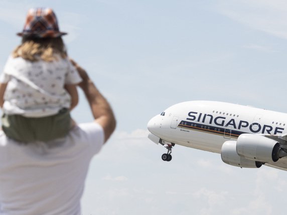 Singapore Airlines va renoncer à son offre de "vols vers nulle part", après des protestations sur l'impact environnemental de ce projet destiné à renflouer ses finances (archives). © KEYSTONE/ENNIO LEANZA