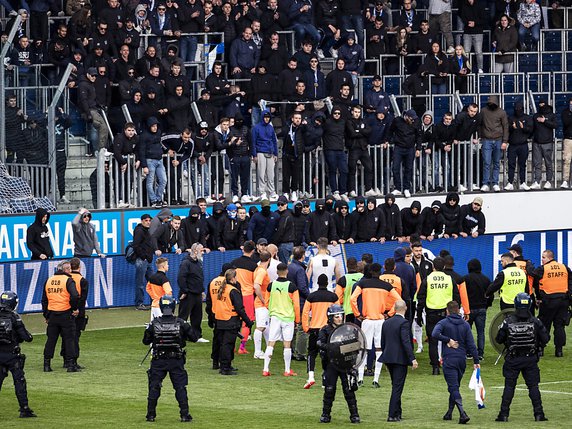 Les violences commises par des hooligans sont restées stables entre les saisons 2018-2019 et 2019-2020 (archives). © KEYSTONE/STR