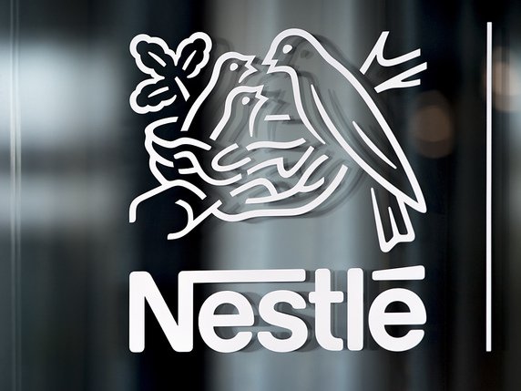 Nestlé a inscrit des ventes en baisse de 9,4% sur un an à 61,9 milliards de francs.
La société alimentaire a d'ailleurs amélioré sa croissance organique au troisième trimestre puisqu'elle atteint 4,9% (archives). © KEYSTONE/LAURENT GILLIERON