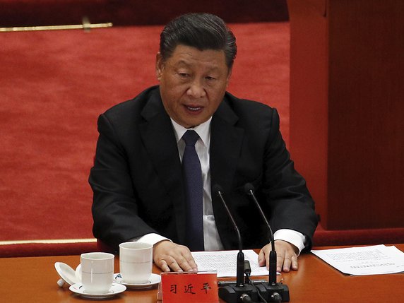 Xi Jinping profité de l'occasion pour fêter une "victoire" sur les Etats-Unis. © KEYSTONE/AP/Andy Wong
