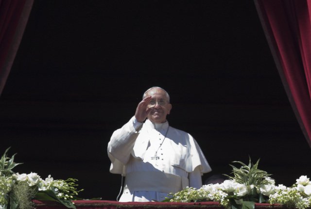 Le pape pendant la bénédiction Urbi et Orbi