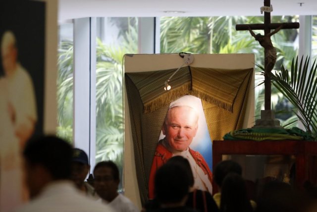 Une image de Jean Paul II dans une église (archives)