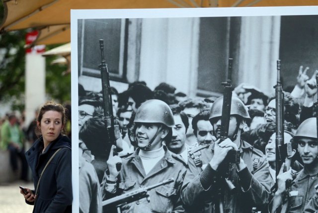 un regard sur une photo du 25 avril 1974 exposée à Lisbonne (arch)